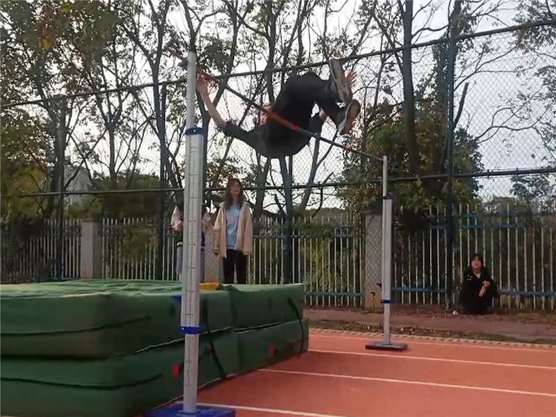 趣味運(yùn)動(dòng)會—跳高比賽