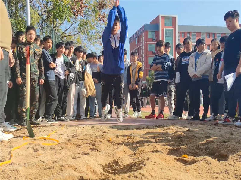 趣味運(yùn)動(dòng)會—跳遠(yuǎn)比賽