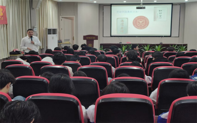 勞模精神潤(rùn)心田 匠心筑夢(mèng)啟新程—我校迎來勞